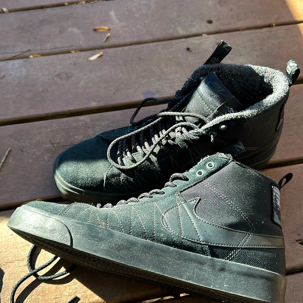Nike High Top All Black. Felt on inside. Size 11. Barely worn.